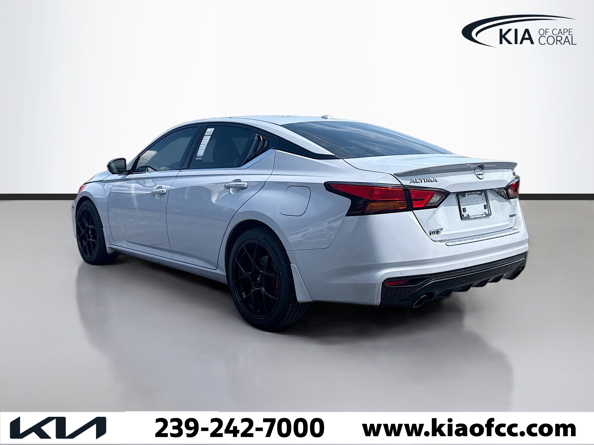 Used 2023 Nissan Altima 2.0 SR image 3