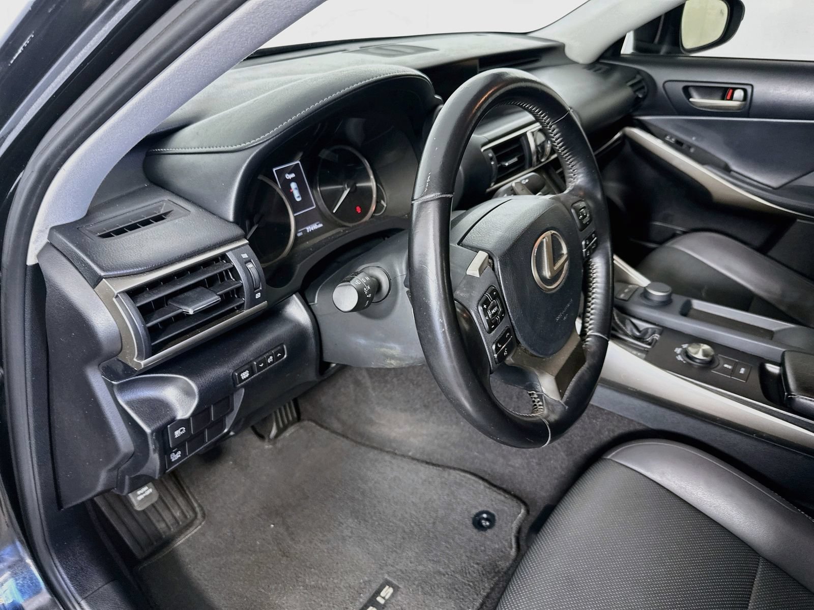 Used 2019 Lexus IS 300 w/ Accessory Package RWD image 9