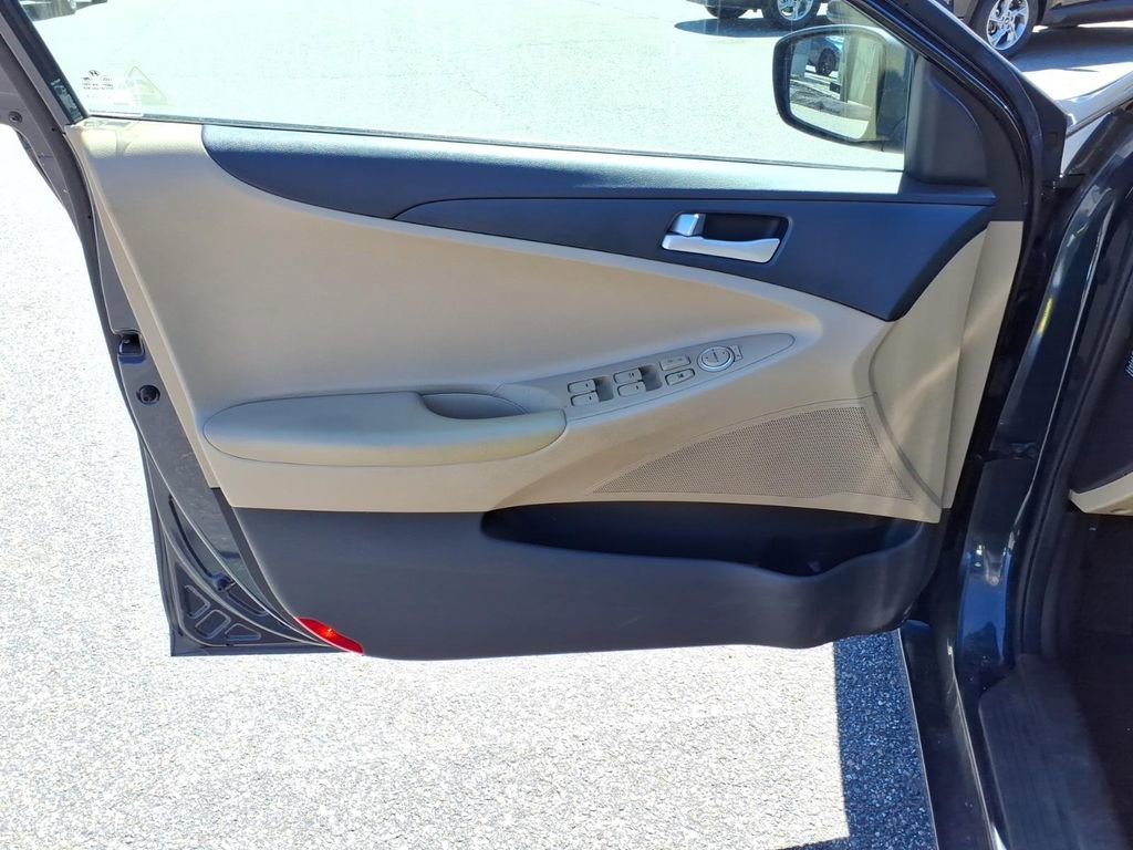 Used 2012 Hyundai Sonata GLS image 15