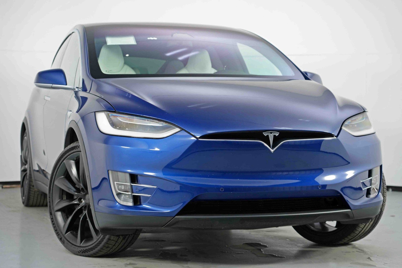 Used 2019 Tesla Model X 75D image 2