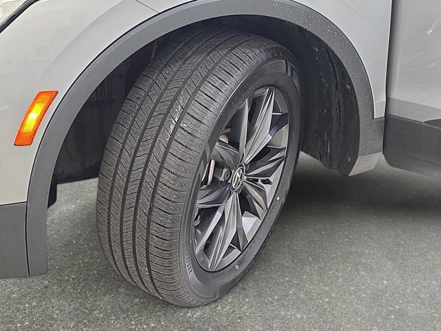Used 2022 Volkswagen Tiguan SE AWD/4WD image 32
