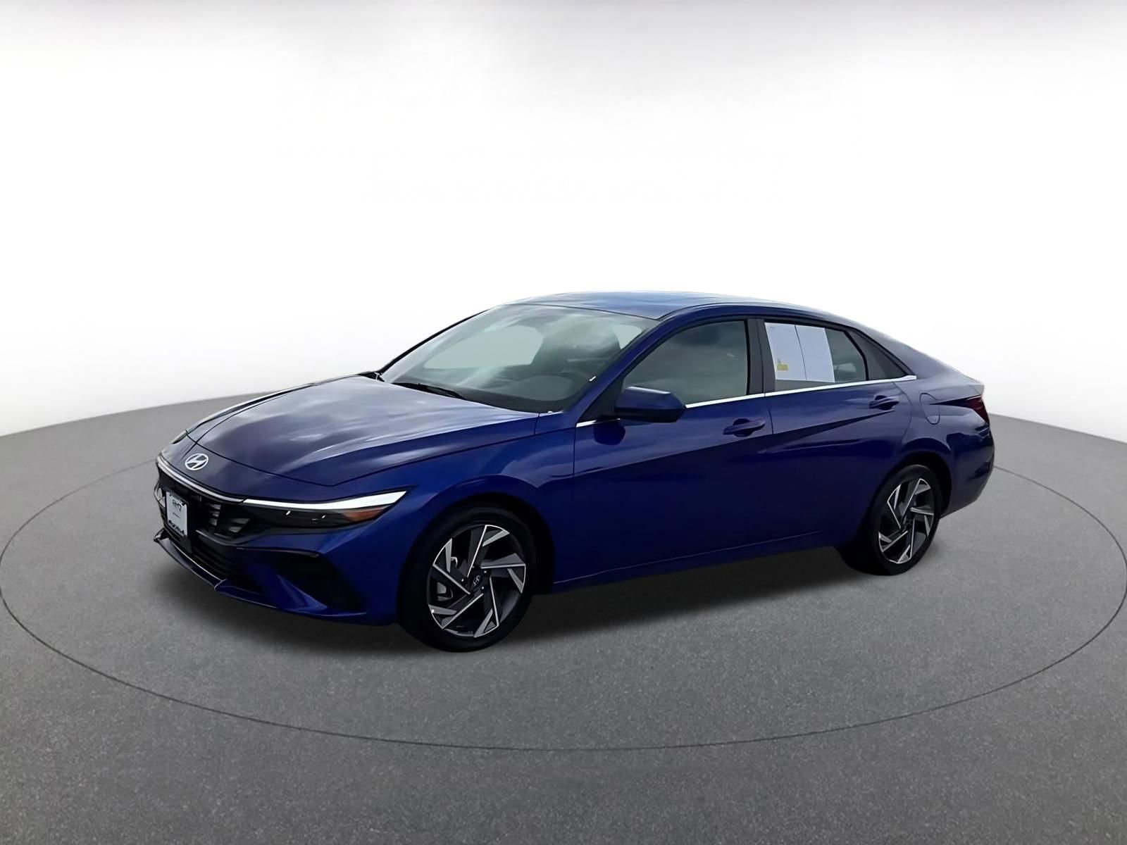 Used 2025 Hyundai Elantra SEL image 8