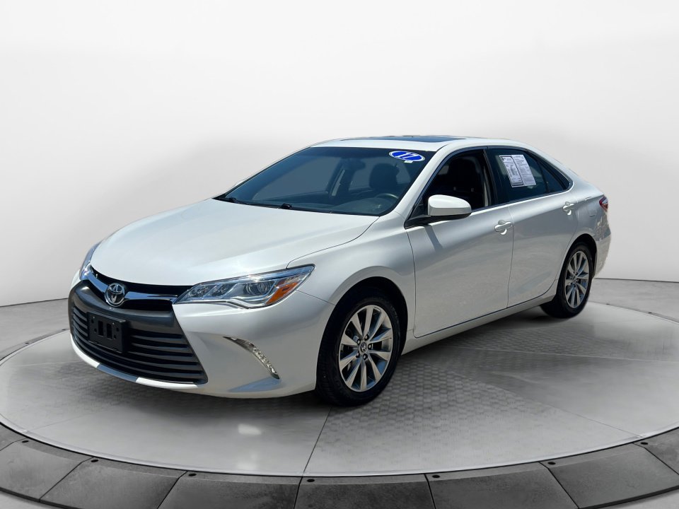 Used 2017 Toyota Camry XLE FWD image 3