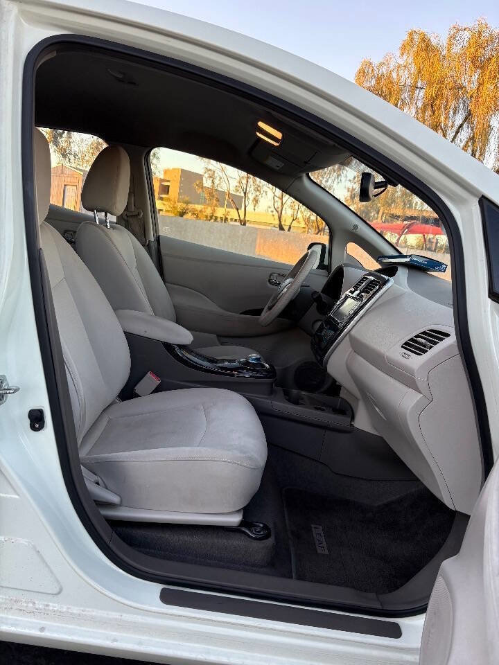 Used 2011 Nissan Leaf SL image 30