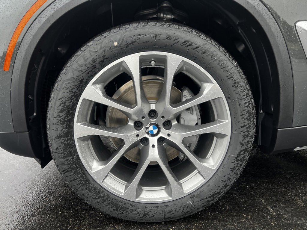 New 2026 BMW X5 xDrive40i w/ Premium Package image 9