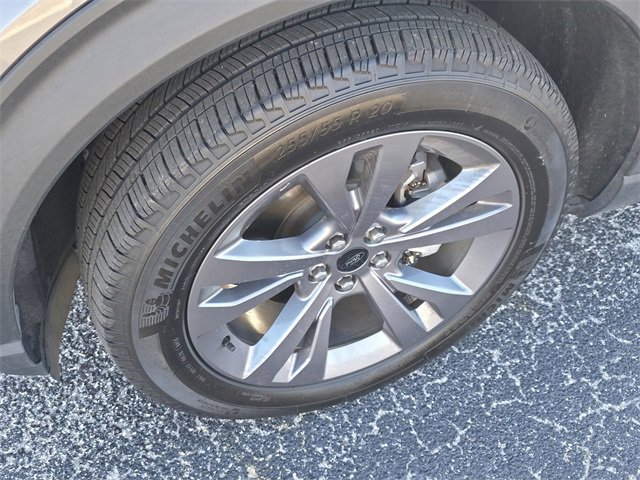 Used 2022 Ford Explorer XLT w/ Equipment Group 202A image 10