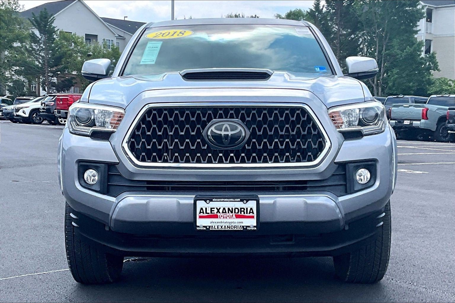 Used 2018 Toyota Tacoma TRD Sport AWD/4WD image 3
