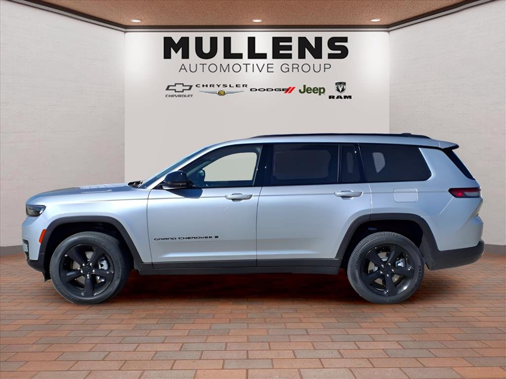 New 2025 Jeep Grand Cherokee L Laredo image 8