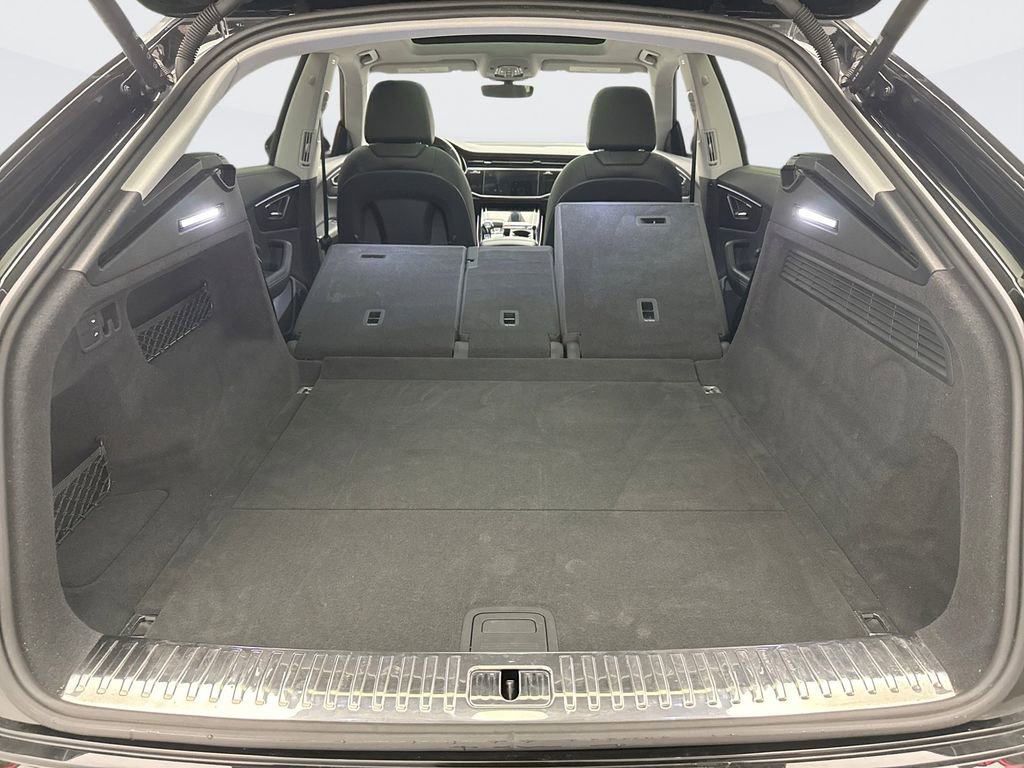 Used 2022 Audi Q8 Prestige w/ Prestige Package image 23