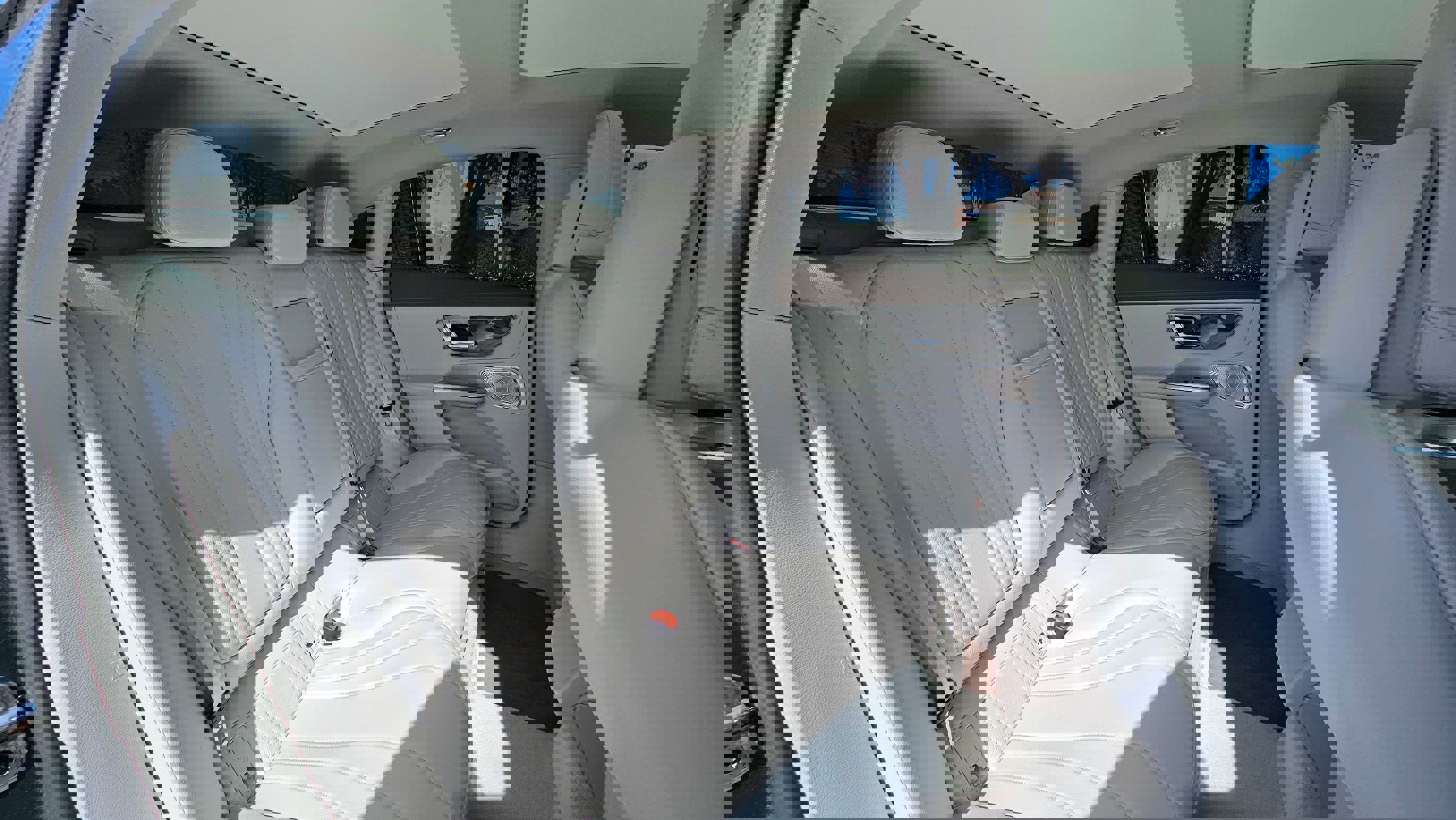 Used 2023 Mercedes-Benz EQE 500 4MATIC Sedan w/ Exclusive Trim Package image 33