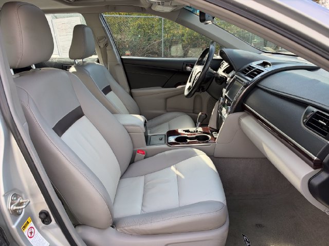 Used 2014 Toyota Camry XLE w/ Leather Package FWD image 9
