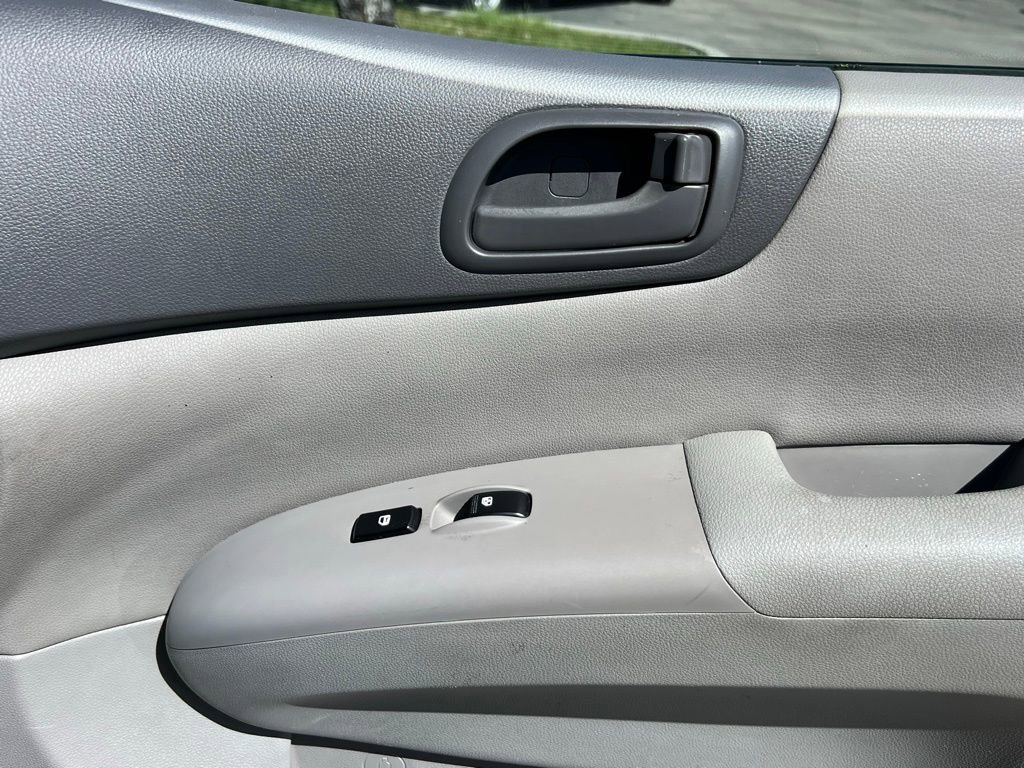 Used 2012 Kia Sedona LX image 13