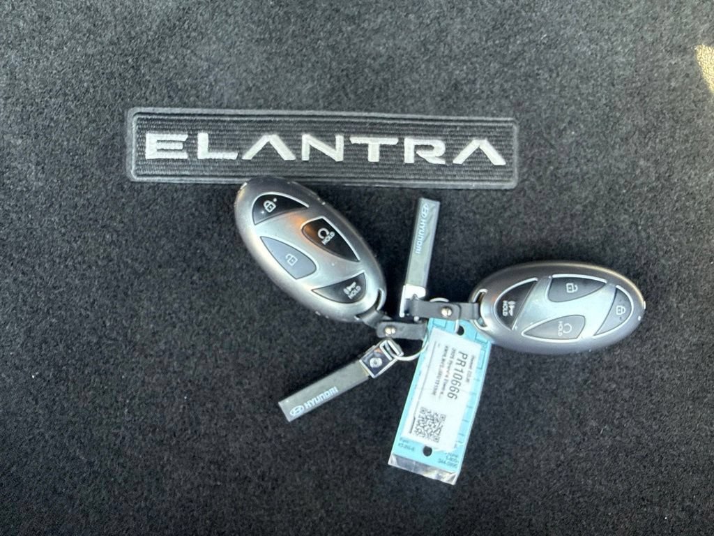 Used 2025 Hyundai Elantra SEL FWD image 30