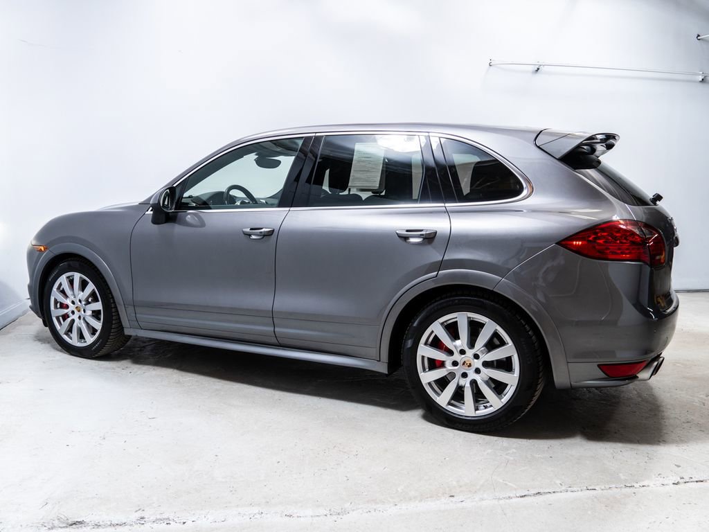 Used 2014 Porsche Cayenne Turbo image 2