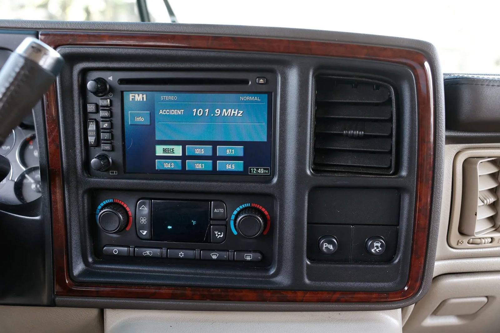 Used 2005 Cadillac Escalade EXT image 33