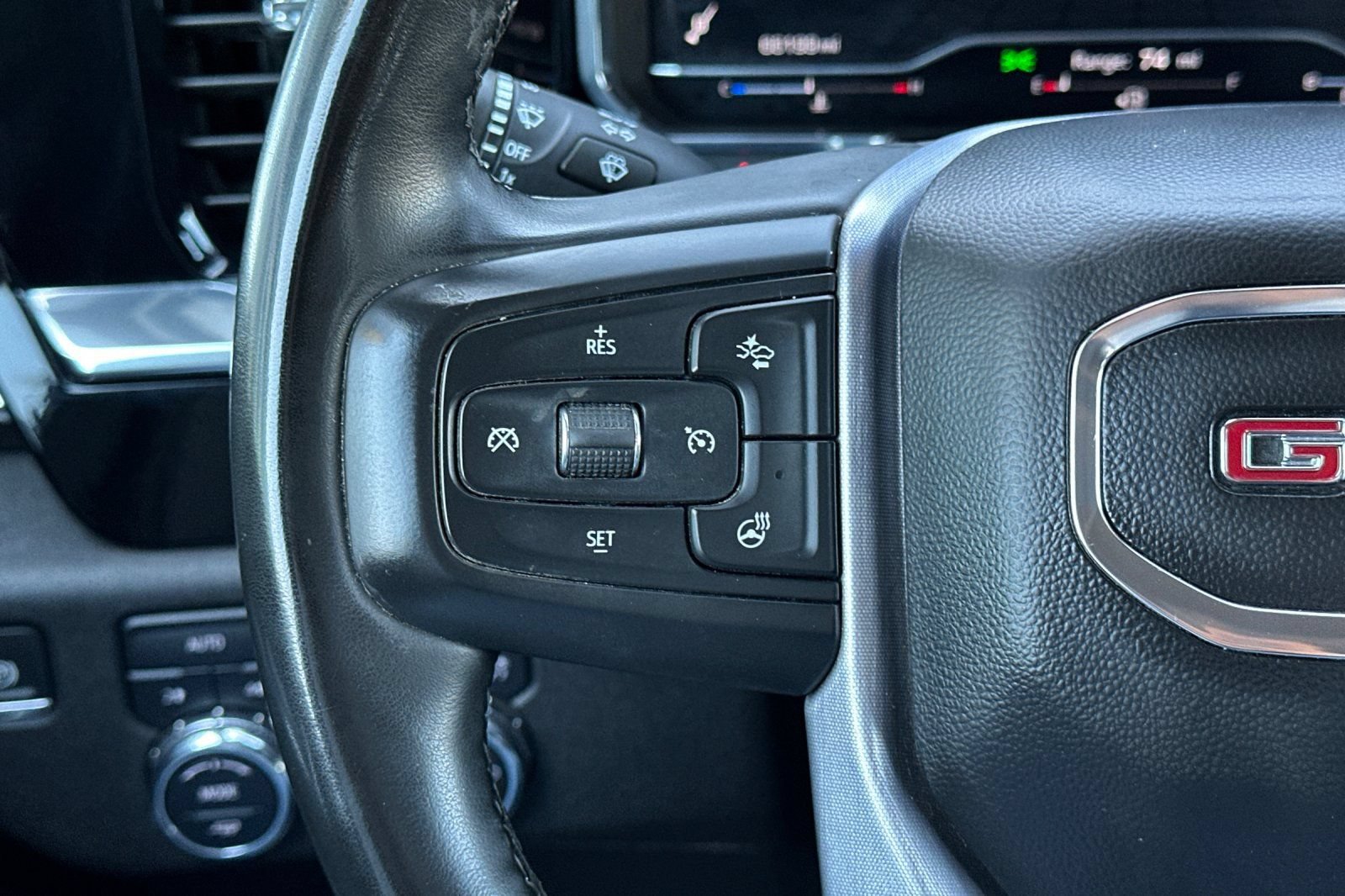 Used 2025 GMC Sierra 1500 SLT AWD/4WD image 31