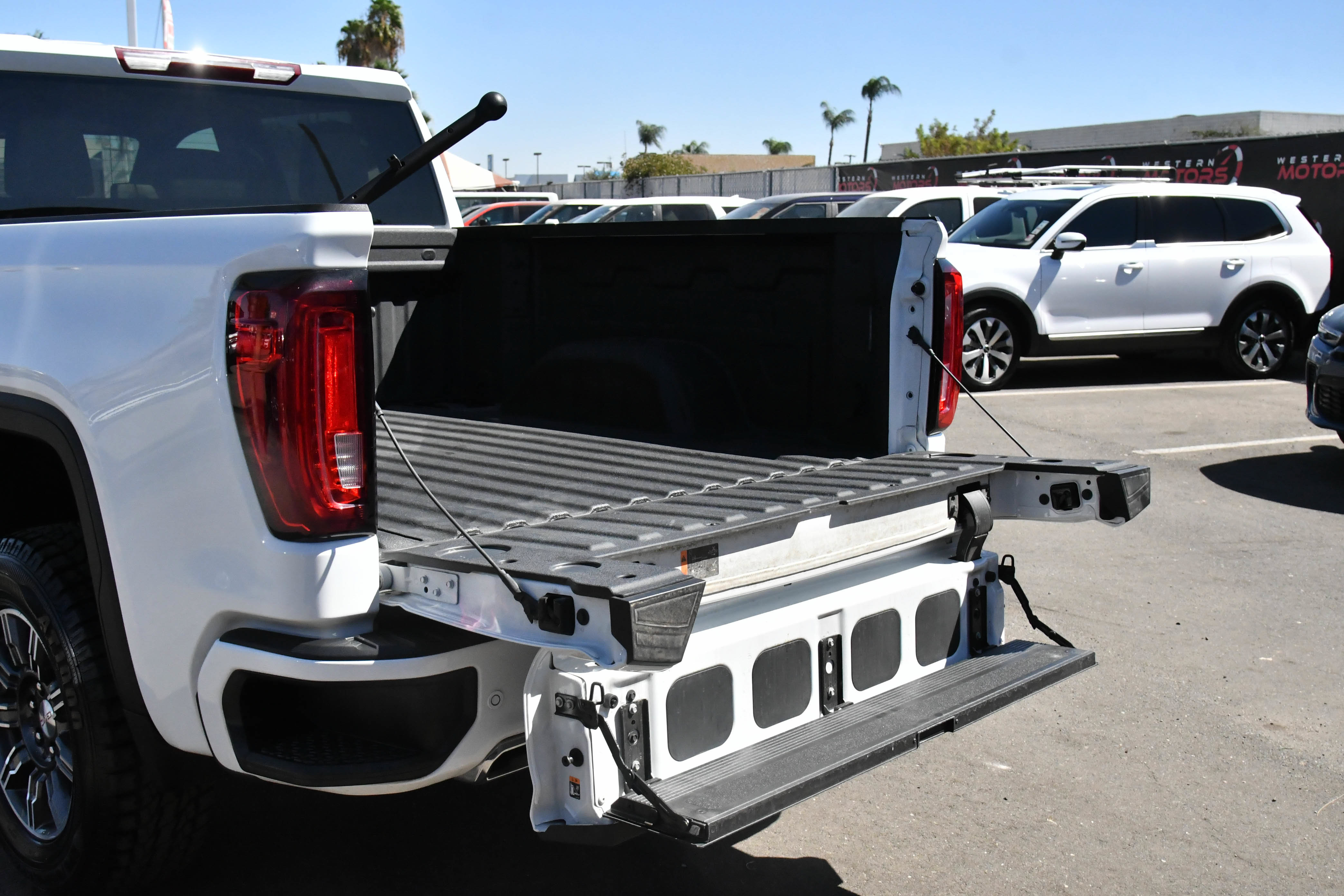 Used 2025 GMC Sierra 1500 AT4 AWD/4WD image 55