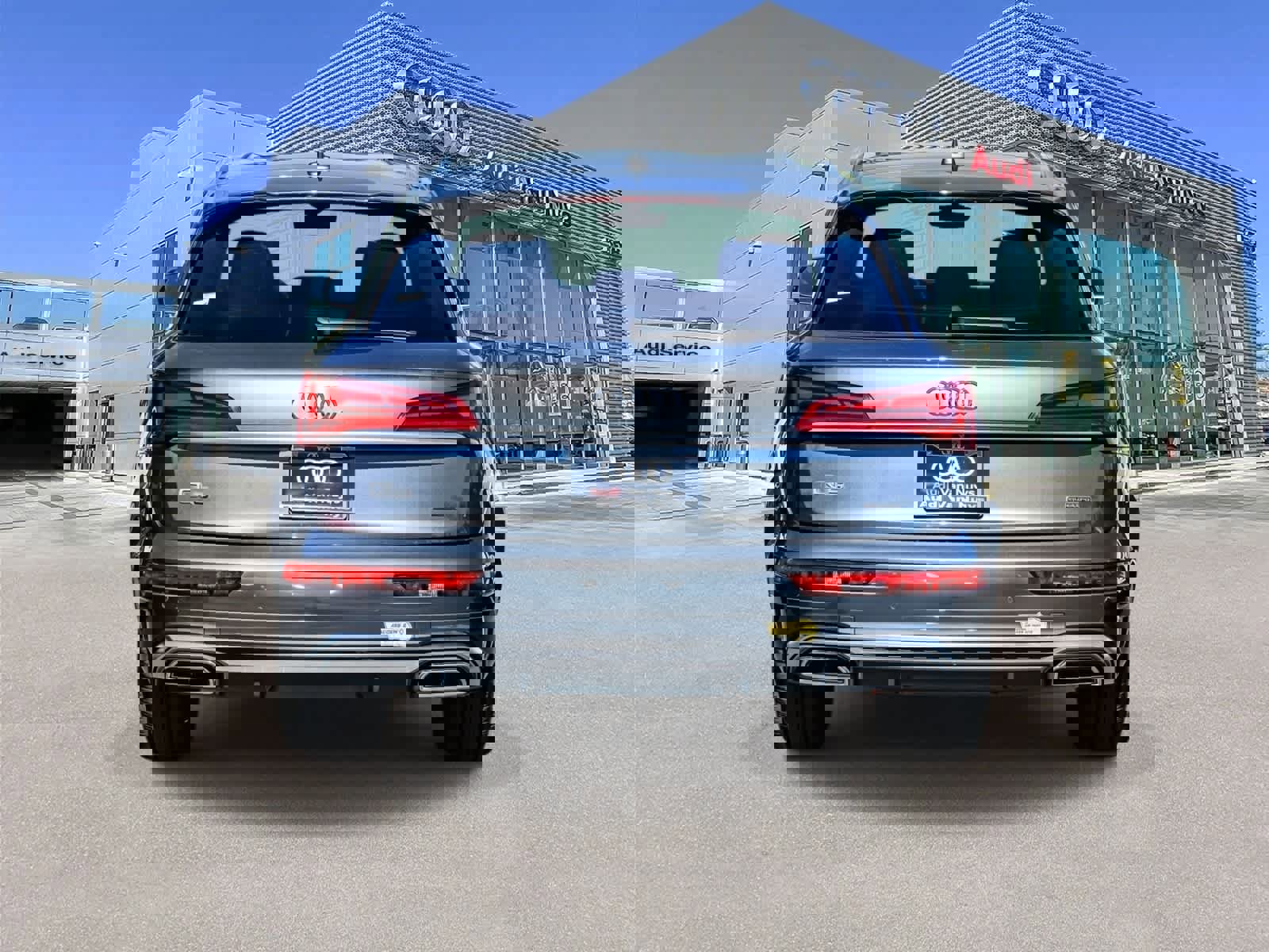 Used 2022 Audi Q5 e Premium w/ Convenience Package image 3