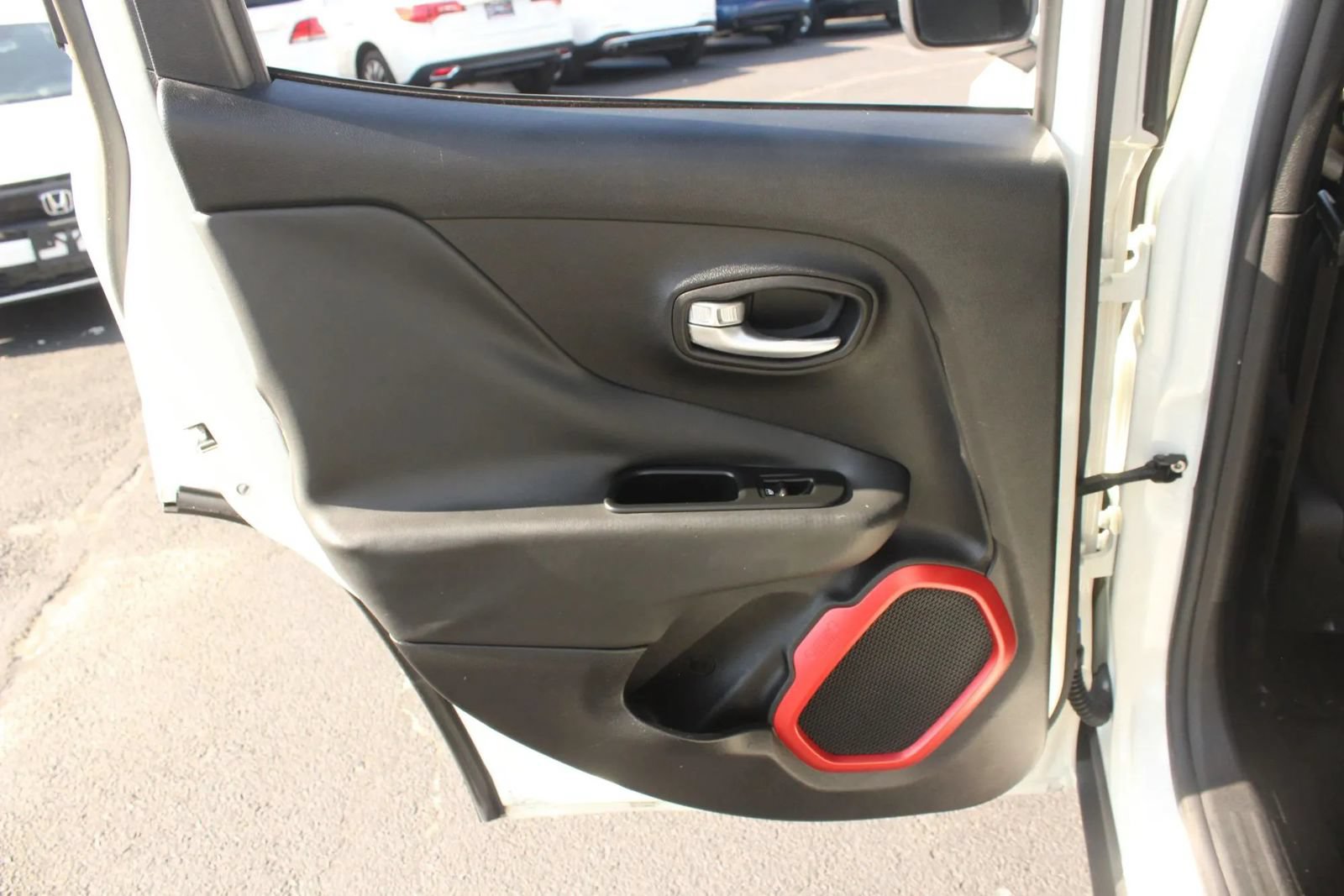 Used 2015 Jeep Renegade Trailhawk AWD/4WD image 15