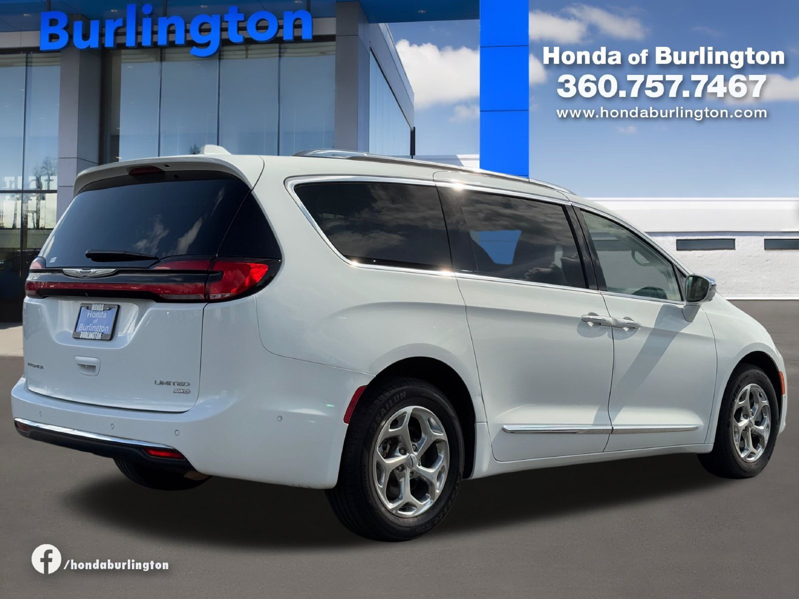 Used 2021 Chrysler Pacifica Limited w/ Premium & Safety Sphere Group AWD/4WD image 6
