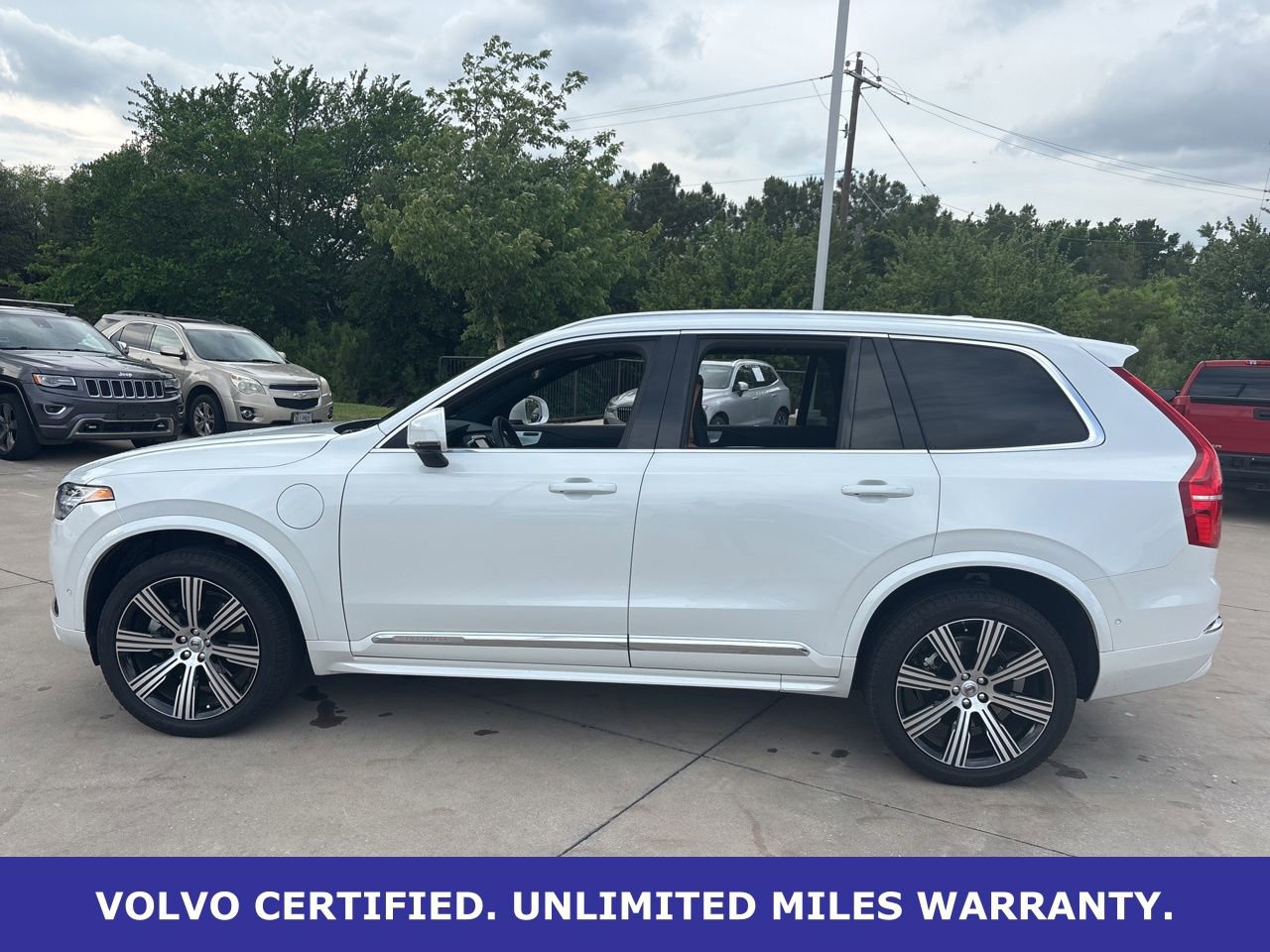 Used 2024 Volvo XC90 T8 Ultimate w/ Lounge Package image 8