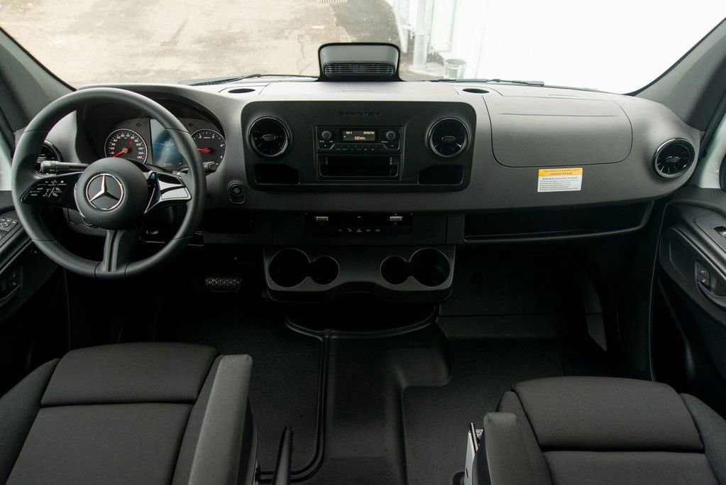 Used 2025 Mercedes-Benz Sprinter 2500 image 30