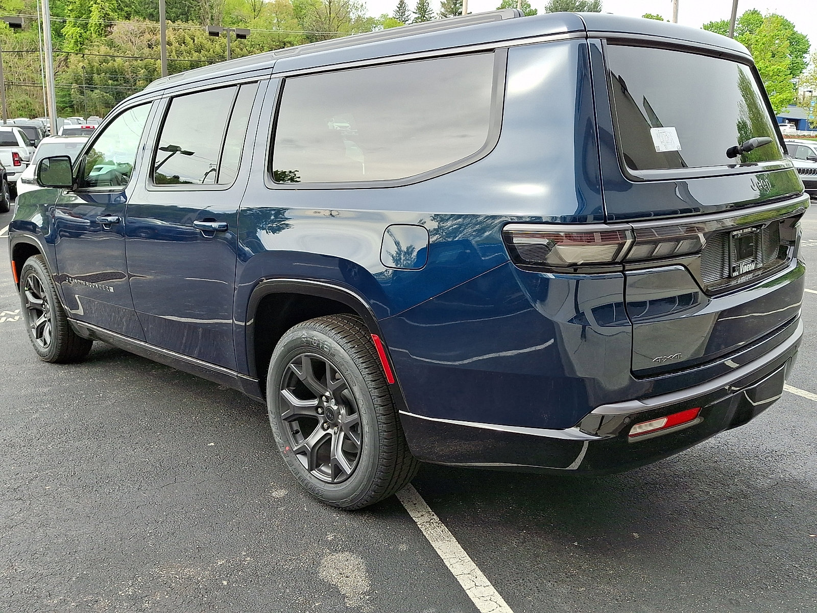 New 2026 Jeep Grand Wagoneer L Limited AWD/4WD image 4