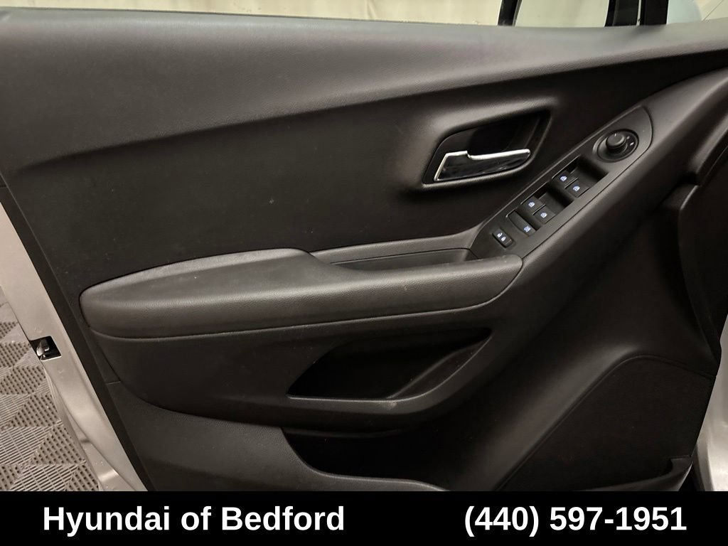 Used 2018 Chevrolet Trax LS FWD image 11