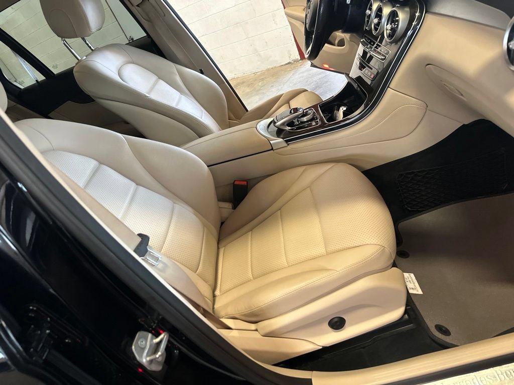 Used 2018 Mercedes-Benz GLC 300 4MATIC image 33