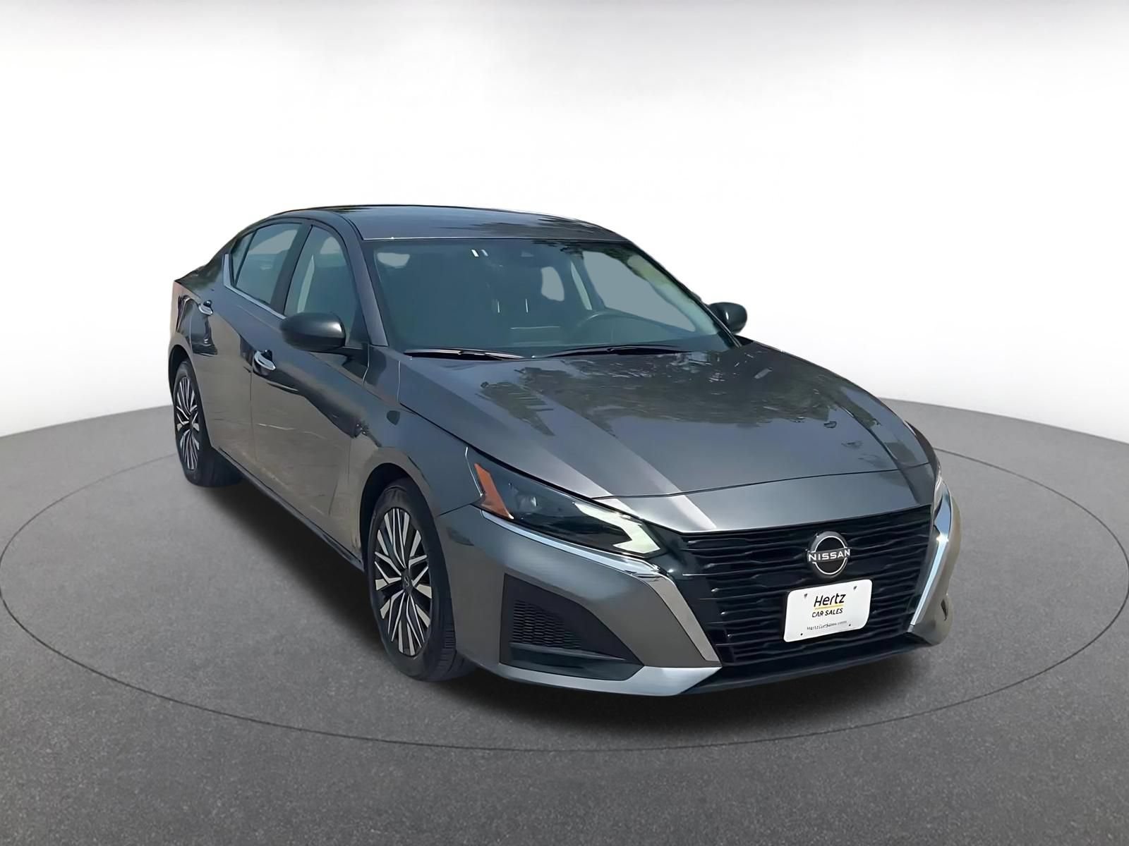 Used 2025 Nissan Altima 2.5 SV FWD image 3