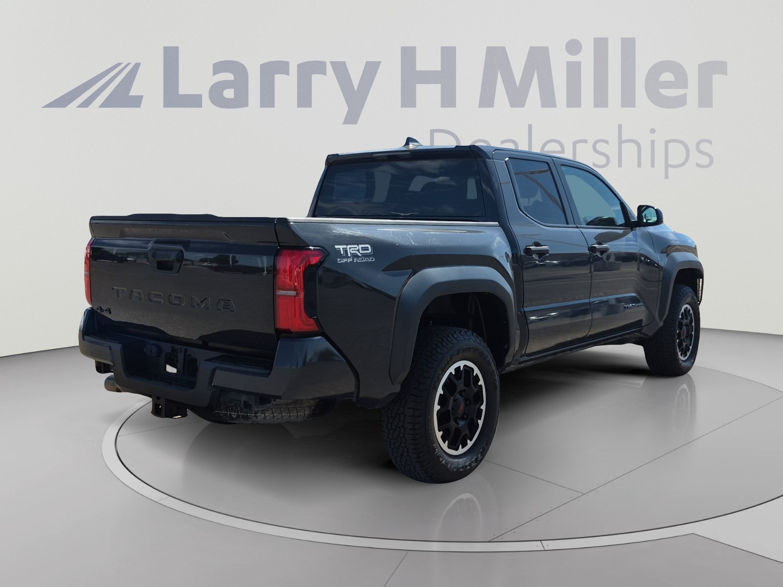 Used 2024 Toyota Tacoma TRD Off-Road AWD/4WD image 5