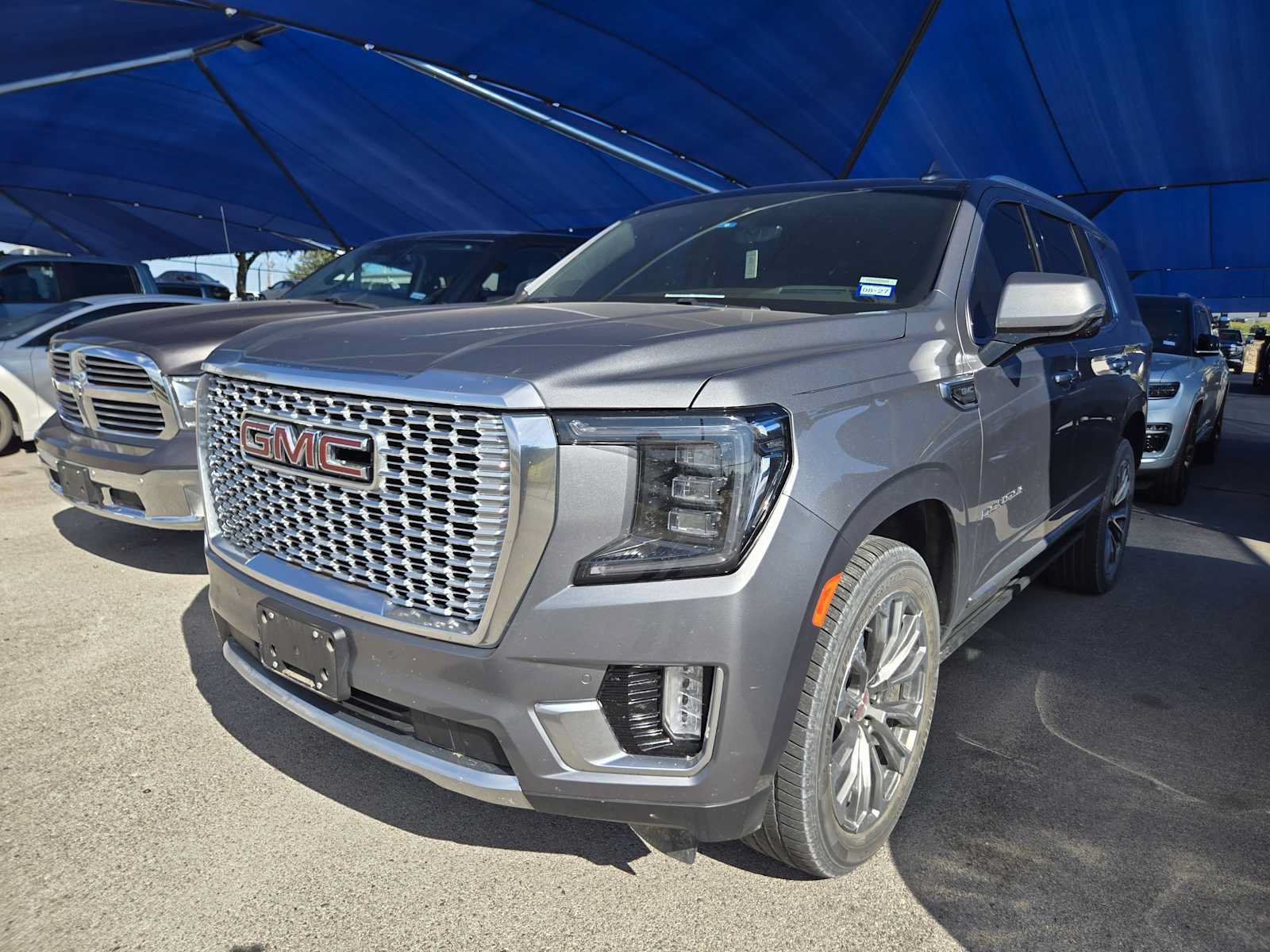 Used 2021 GMC Yukon Denali w/ Denali Premium Package AWD/4WD image 1