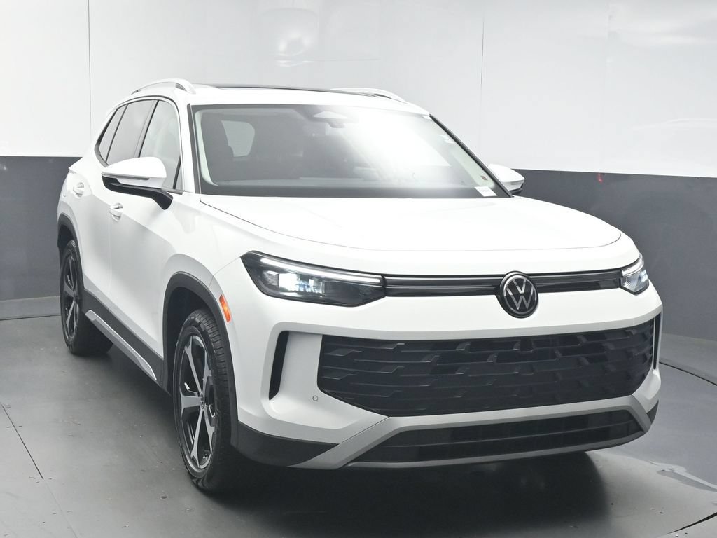 New 2026 Volkswagen Tiguan SE FWD image 2