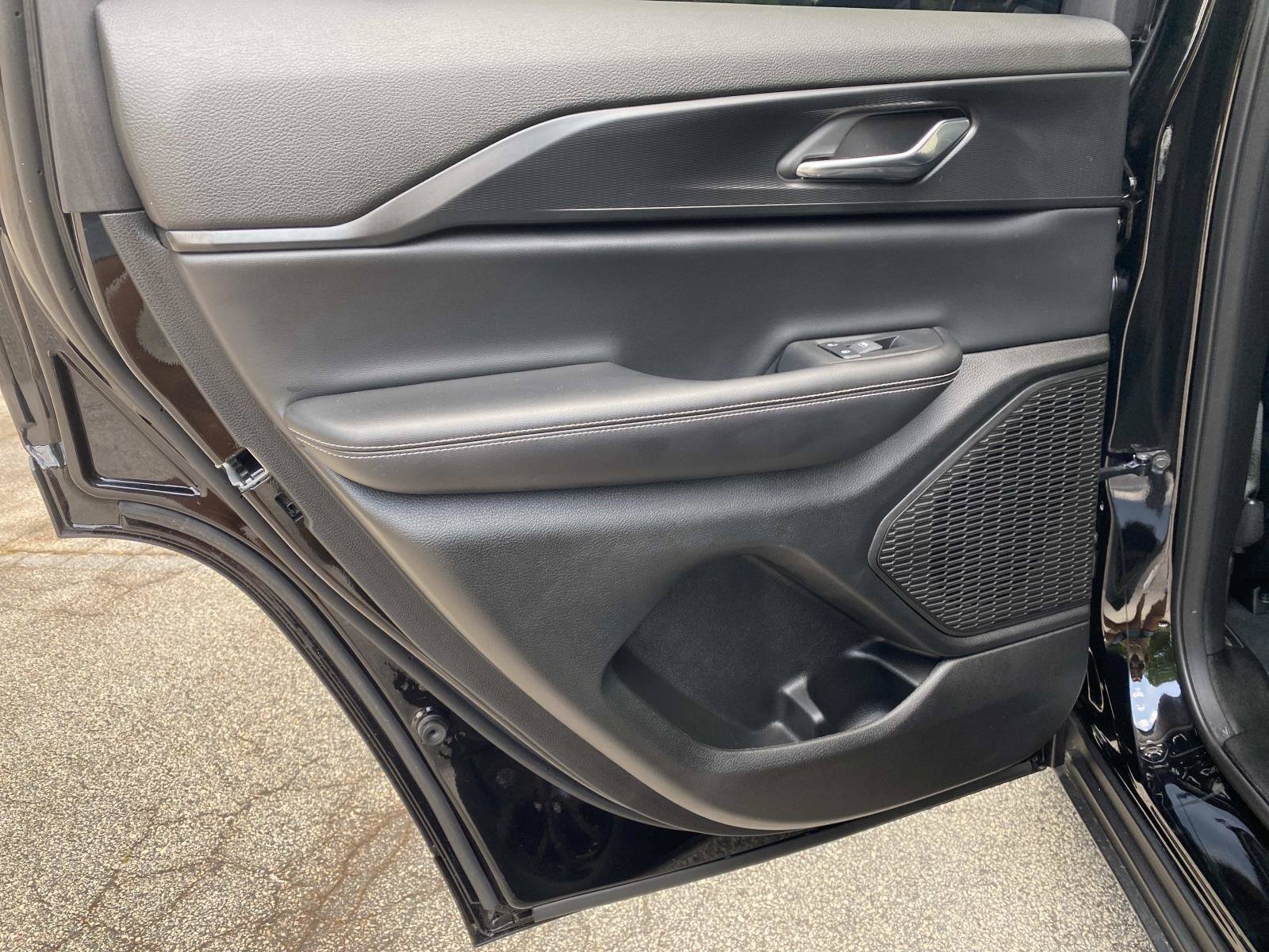 Used 2024 Jeep Grand Cherokee Altitude RWD image 17