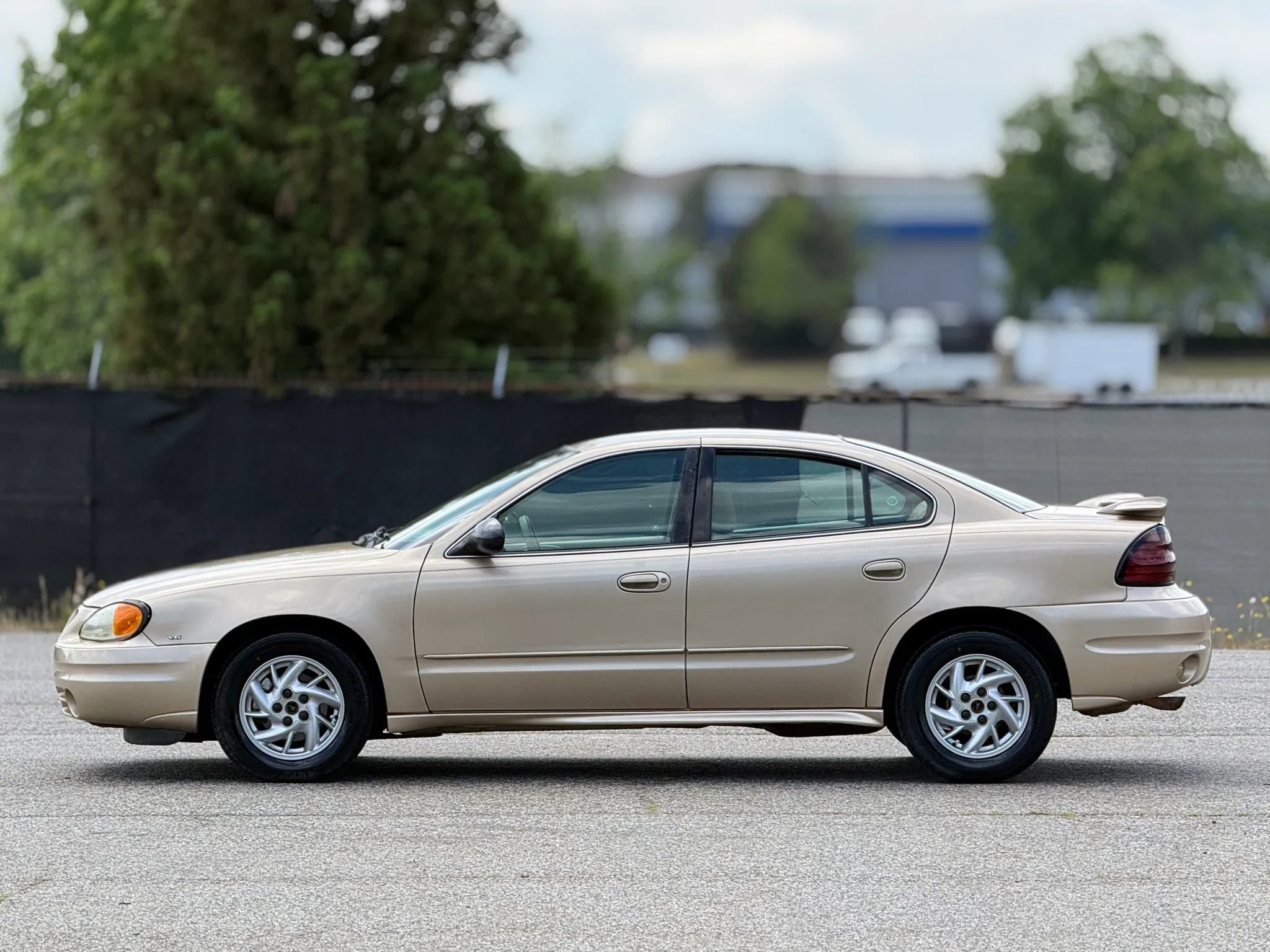 Used 2004 Pontiac Grand Am SE FWD image 8