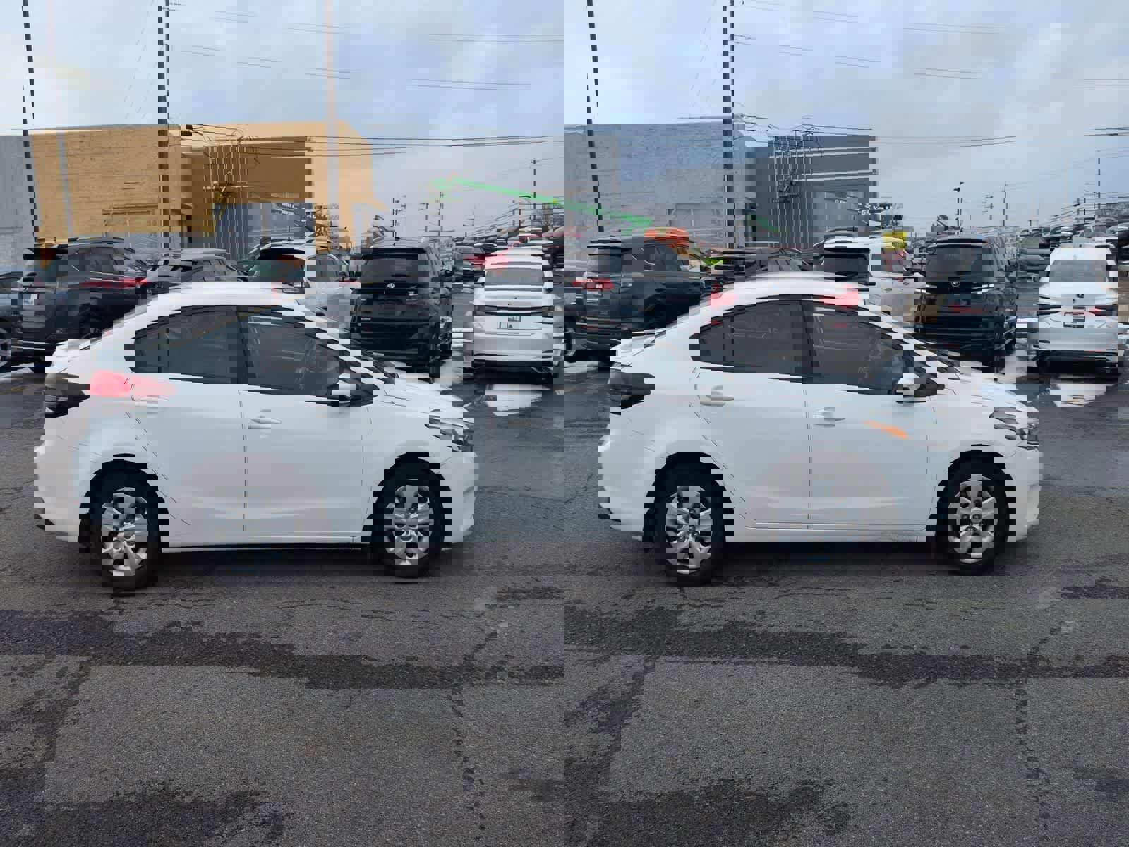 Used 2017 Kia Forte LX image 9