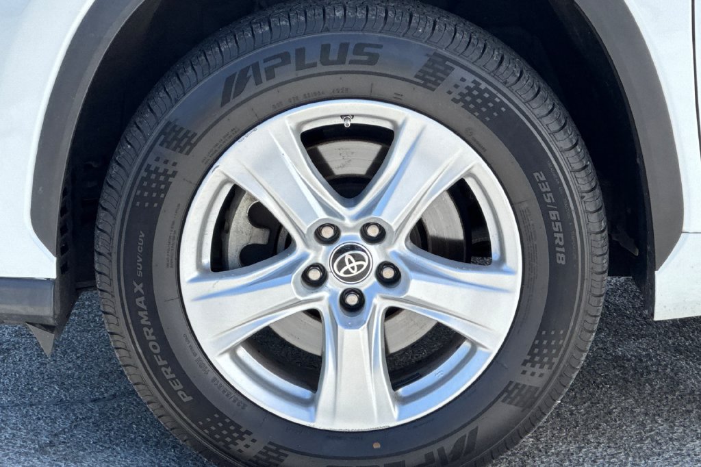 Used 2023 Toyota Highlander L FWD image 24