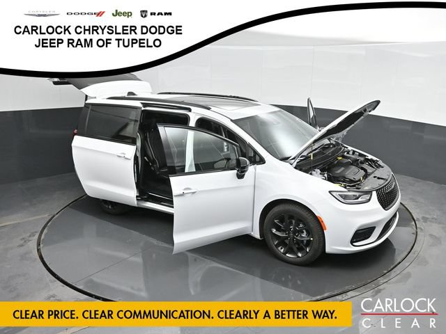 New 2026 Chrysler Pacifica Limited w/ Uconnect Theater Family Group FWD image 76