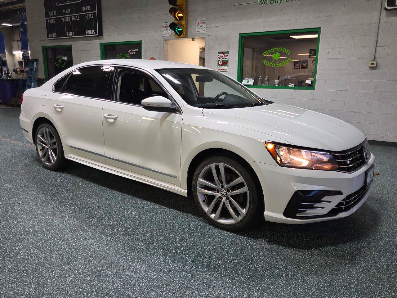 Used 2016 Volkswagen Passat 1.8T R-Line FWD image 4