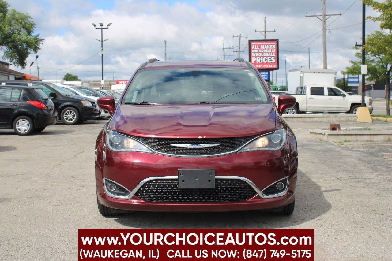 Used 2020 Chrysler Pacifica Touring-L FWD image 2
