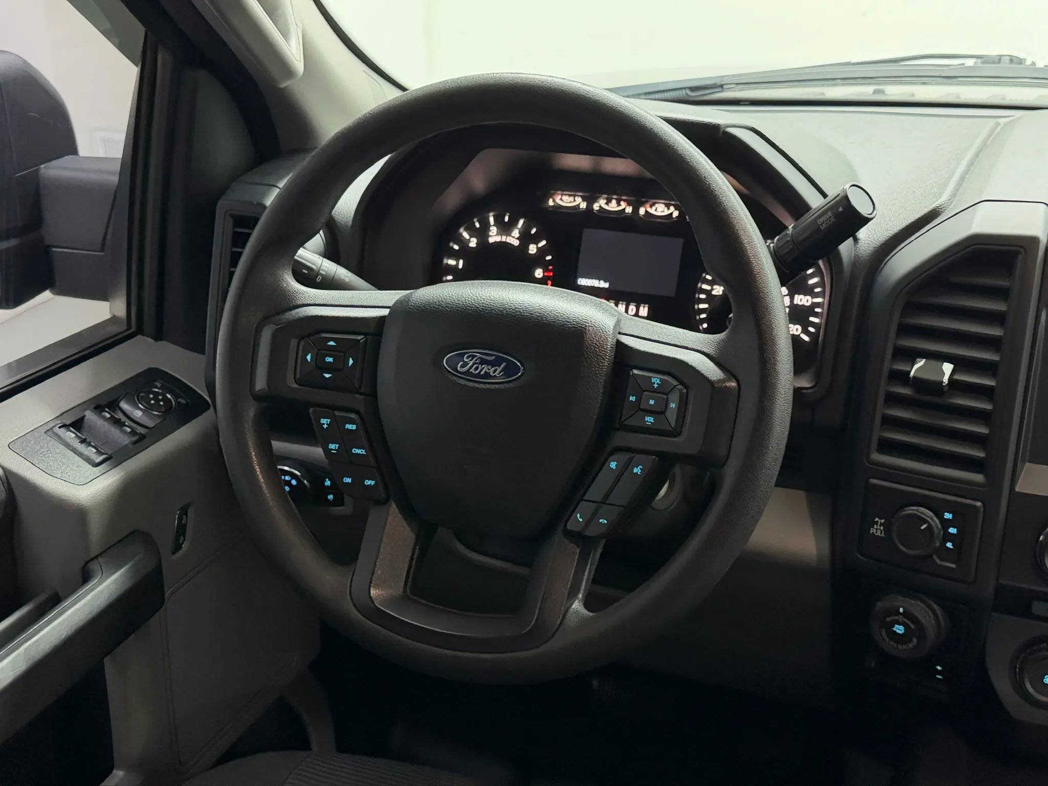 Used 2018 Ford F150 XL w/ Equipment Group 101A Mid AWD/4WD image 17
