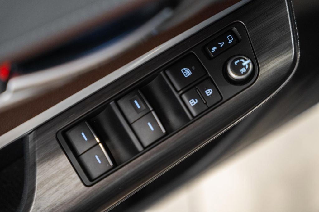 Used 2021 Toyota Venza XLE w/ Softex Package image 41