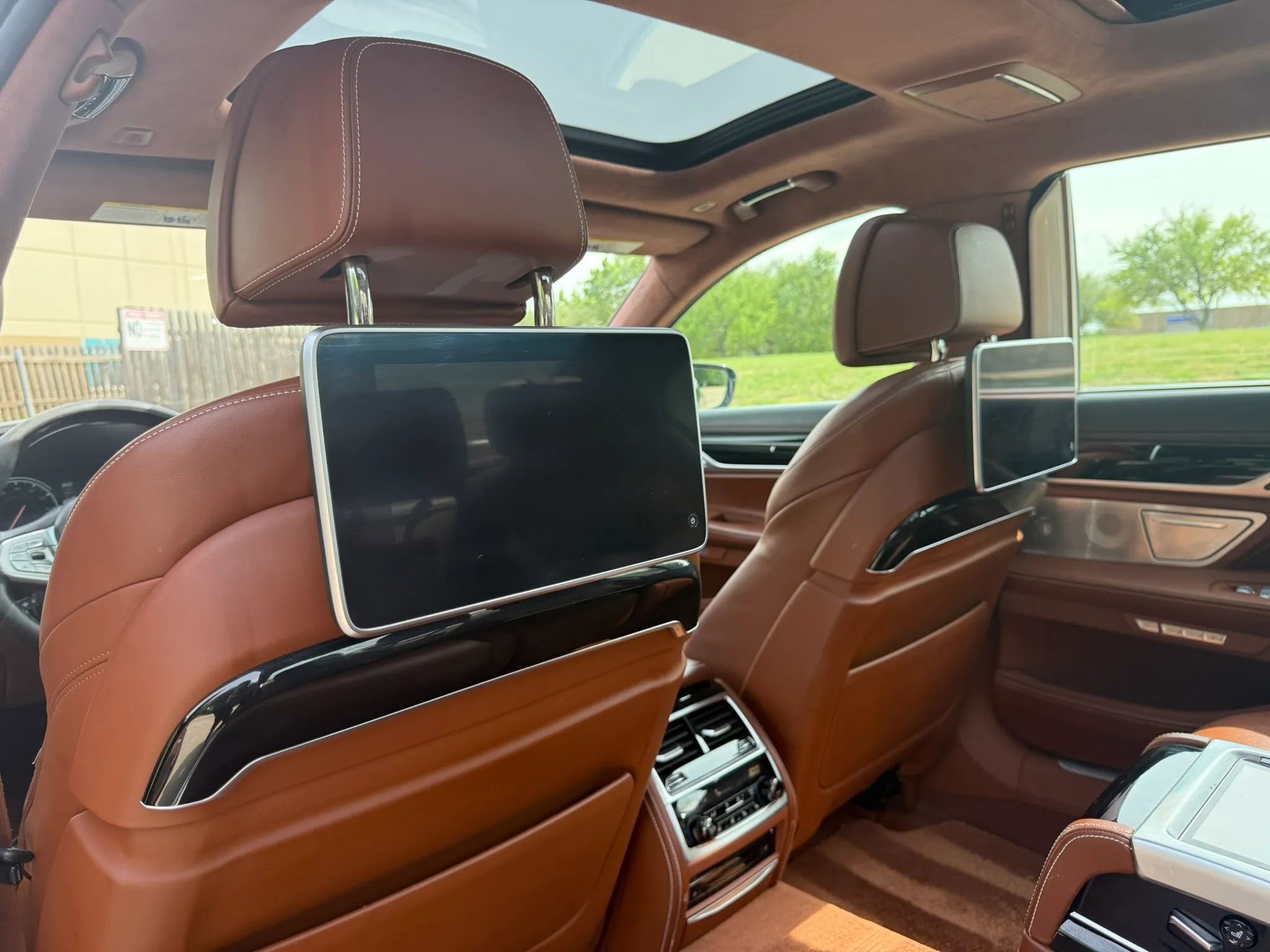 Used 2016 BMW 750i xDrive AWD/4WD image 14