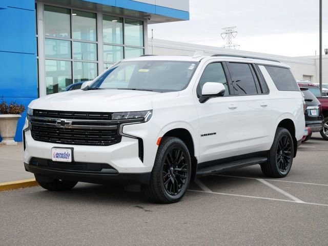 Used 2022 Chevrolet Suburban RST w/ Luxury Package AWD/4WD image 2