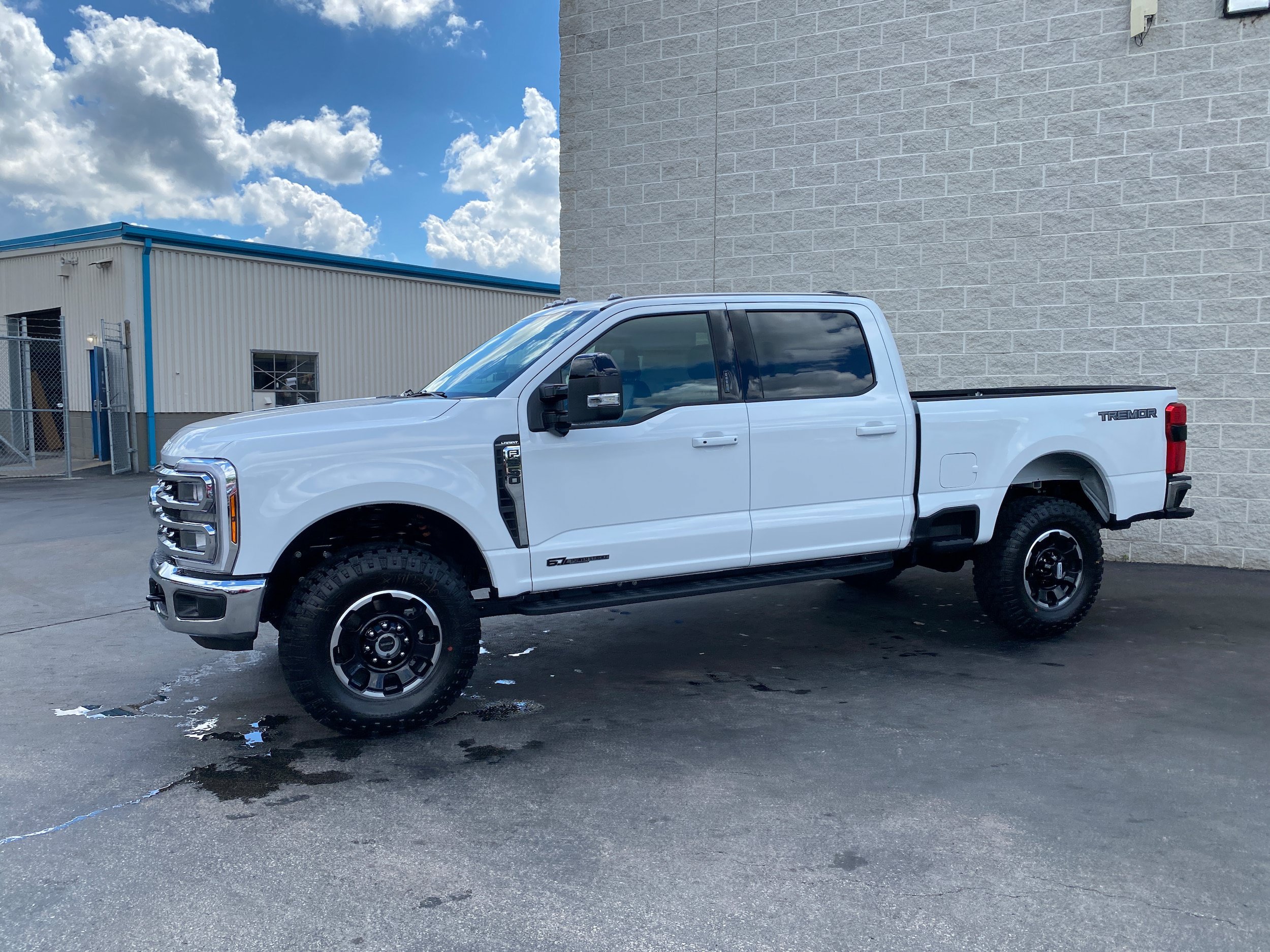 New 2026 Ford F250 Lariat w/ Tremor Off-Road Package AWD/4WD image 4