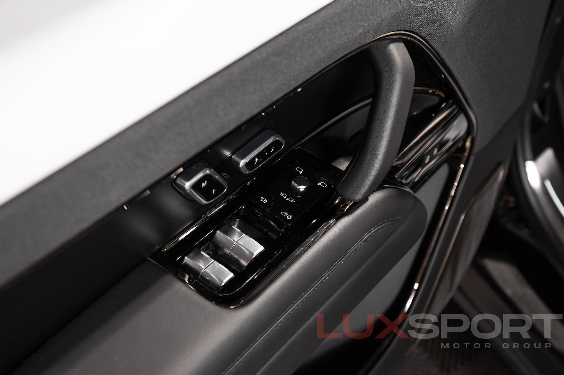 Used 2024 Land Rover Range Rover Sport AWD/4WD image 19