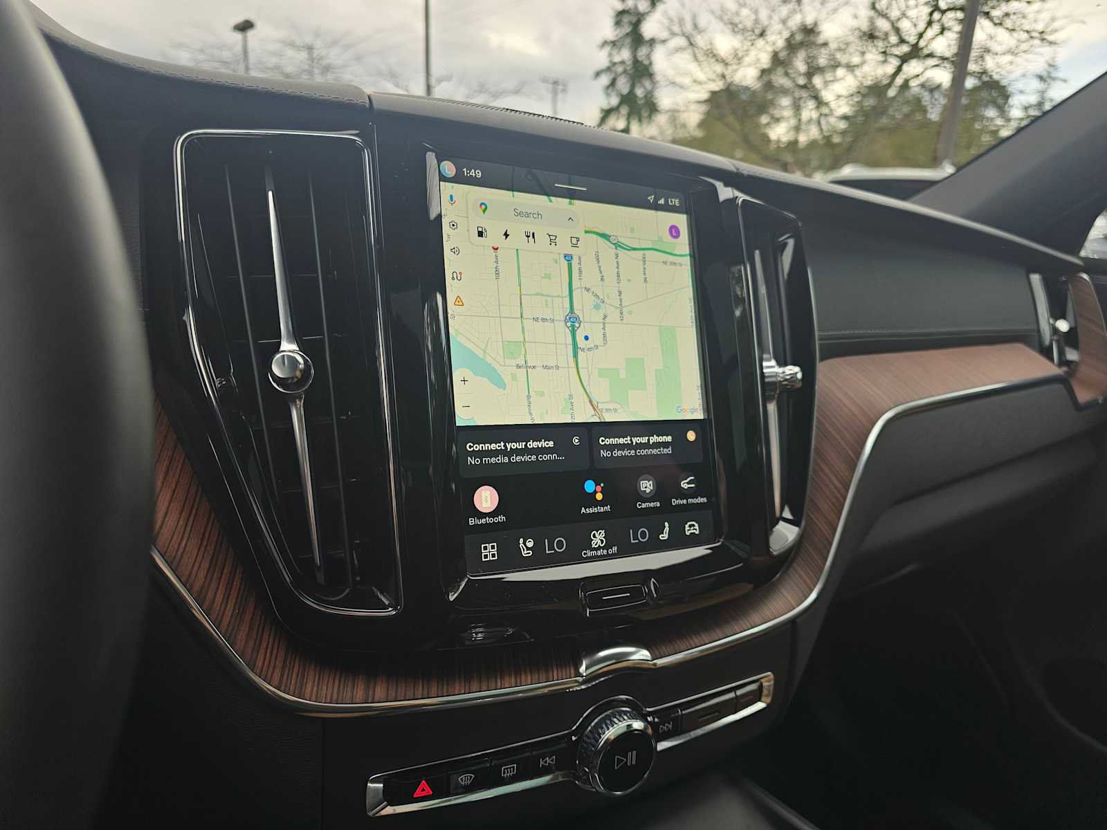 Certified 2025 Volvo XC60 T8 Ultra w/ Protection Package Premier image 26