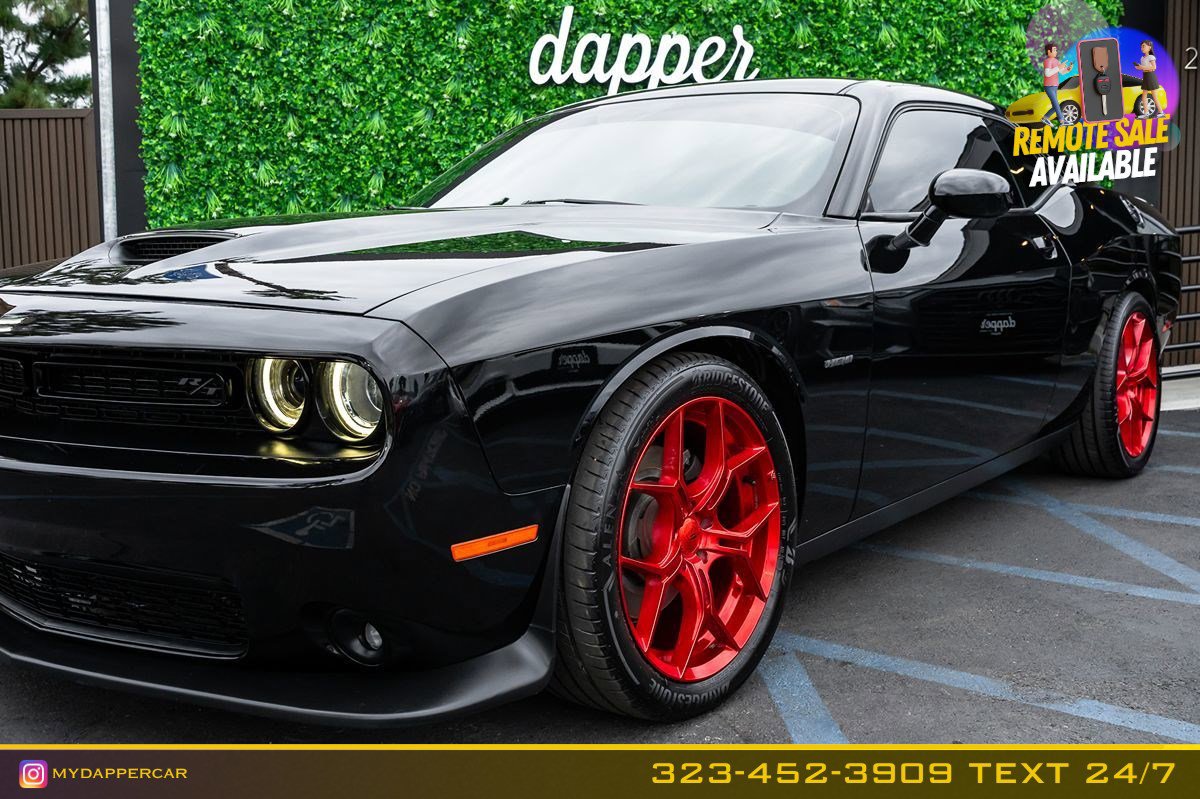 Used 2019 Dodge Challenger R/T w/ Blacktop Package image 2
