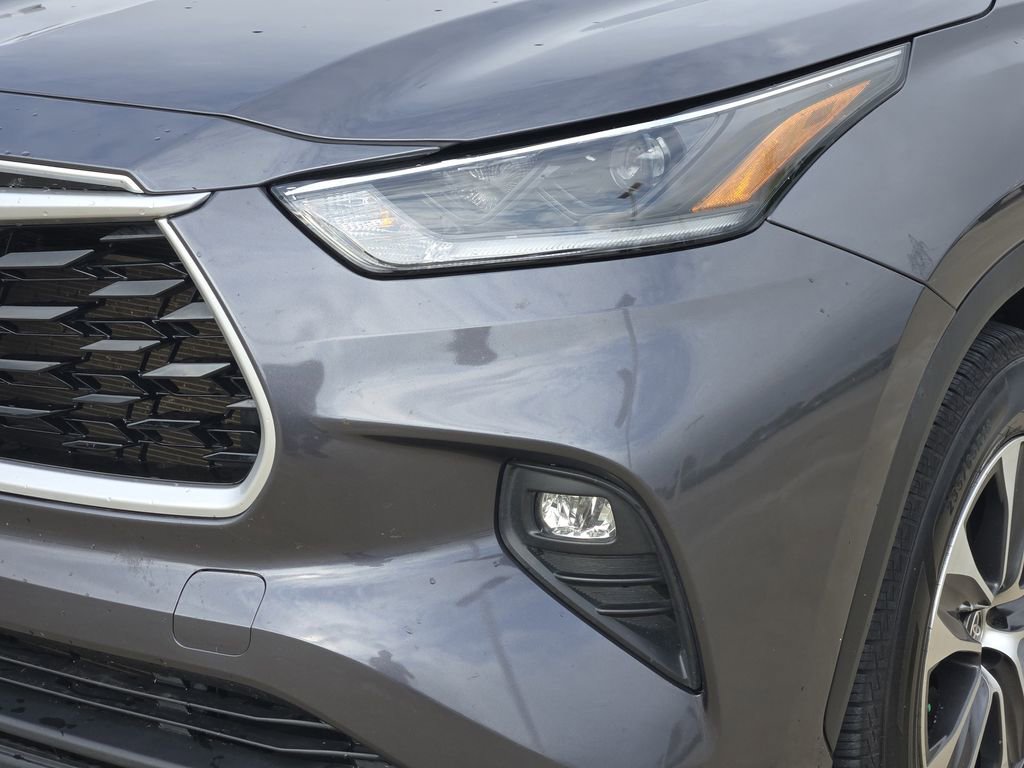 Used 2021 Toyota Highlander XLE FWD image 10