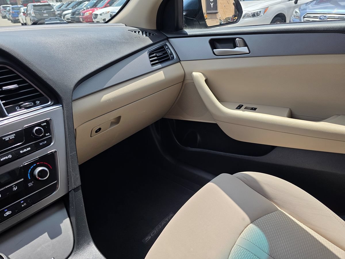 Used 2017 Hyundai Sonata SE FWD image 32